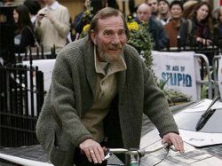 Murió Pete Postlethwaite