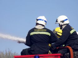 Bomberos denuncian horarios "infrahumanos" en verano