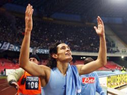 En Nápoles quieren que Cavani sea el nuevo Maradona