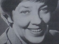 María Elena Walsh [1930-2011]: lúdica, combativa, transgresora