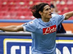 Cavani convierte en otra victoria del Nápoles