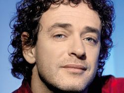 Cerati sigue en coma pero con "lentos y firmes avances"