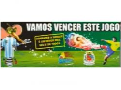 Brasil combate al dengue, que viste camiseta argentina