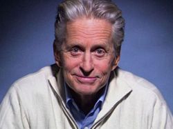 Un triunfante Michael Douglas puso la voz en el Super Bowl