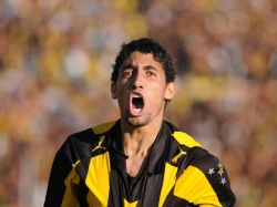 Peñarol define equipo sin Freitas y Urretaviscaya