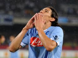 Cavani rompe marcas en Italia