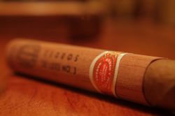 Mil hombres tras los habanos