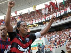 Ronaldinho devuelve con títulos los millones que valió