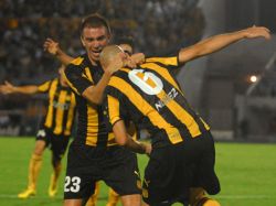 Peñarol logró triunfo agónico; Defensor lidera con 12 puntos