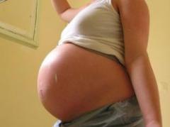 Embarazos: alertan de riesgos por uso de analgésicos