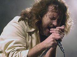 Eddie Vedder lanzará álbum solista en mayo