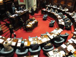 FA modificó ley sobre aumentos salariales a ministros