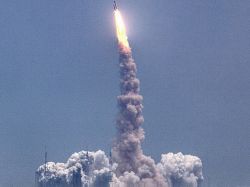 Lanzamiento de Endeavour coincide con la Boda Real