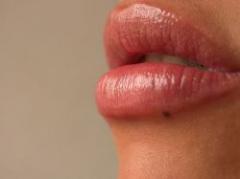 Chile: polémica por instructivo oficial sobre maquillaje