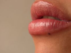 Chile: polémica por instructivo oficial sobre maquillaje