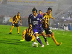 Peñarol y Defensor no se sacaron ventaja