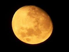 La Luna tendría tanta agua como la Tierra