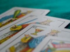 Jugar a las cartas con los delincuentes más buscados