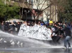 Multitudinaria marcha pide reformas educativas en Chile