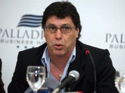 "Me voy para no entorpecer la política interna del club"