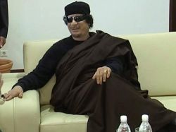 Libia: Kadhafi afirma que OTAN será derrotada