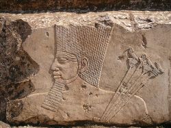 Egipto: hallan bloques con inscripciones de 2.700 años