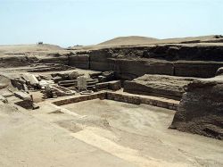 Egipto: hallan bloques con inscripciones de 2.700 años