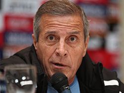 Tabárez: "Chile nos permitirá hacer cosas que Perú no"