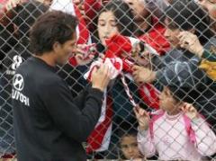 Perú entre el calor de sus hinchas y el acoso de espías