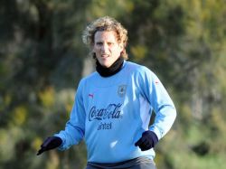 Forlán va por el récord