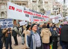 Agazzi criticó a jubilados que protestaron en acto