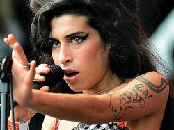 Lanzarán CD con temas inéditos de Amy Winehouse