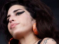 Amy Winehouse, número uno en ventas en Reino Unido