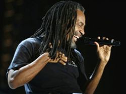 Pasó por Montevideo Bobby McFerrin, un cantante deslumbrante que usa al público como instrumento