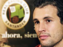 Stuani llegó a Santander cargado de ilusión goleadora