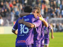 Defensor se subió pronto a la pelea por el campeonato