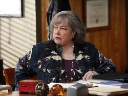 Se estrena elogiada nueva serie de abogados con Kathy Bates