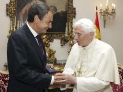 Zapatero y el Papa hablan de economía y relación bilateral