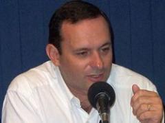 Delgado propone equiparar beneficios de estudiantes