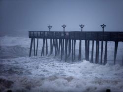 Estados Unidos se prepara para lo peor del huracán Irene