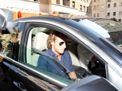 Forlán revoluciona Milán ante la firma de su contrato