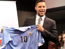 Mujica le regaló a Ricky Martin la remera de la selección