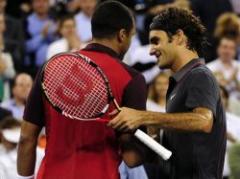 Federer se deshizo de Tsonga y ahora amenaza a Djokovic