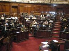 Diputados del FA inician debate por impuesto al agro