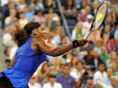 Serena Williams cerca de otro título tras apabullar a Wozniacki