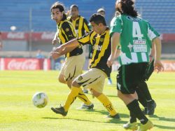 Racing y Peñarol igualaron 2-2 pero pudo ganarlo cualquiera