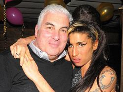 Padre de Winehouse cuenta cómo supo la muerte de su hija