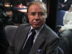 Expresidente Menem absuelto por contrabando de armas