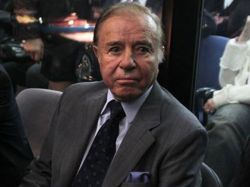 Expresidente Menem absuelto por contrabando de armas