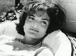 Visión de Jackie Kennedy sobre mujeres horroriza a sus nietas